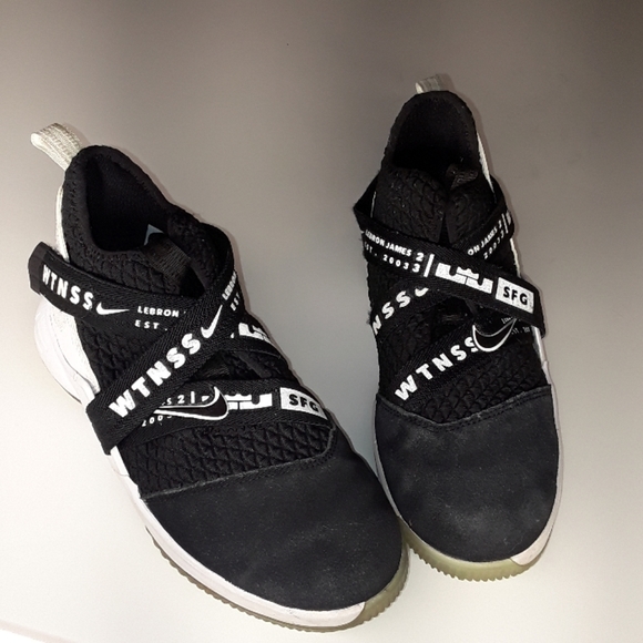 lebron soldier youth size 3